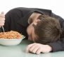 کدام مواد غذایی باعث خواب آلودگی می شوند؟