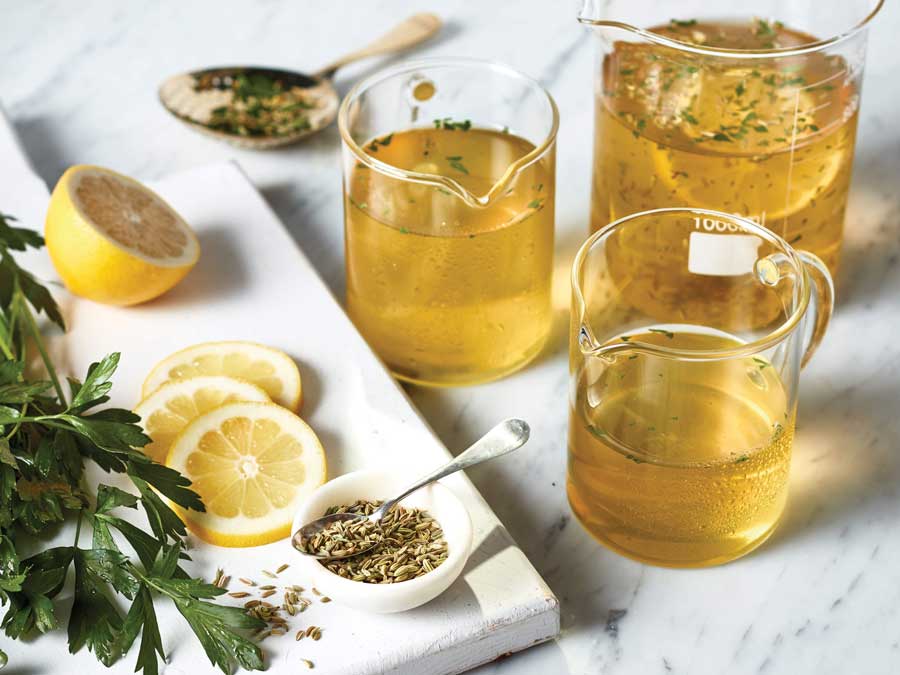 نوشیدنی جعفری،رازیانه و لیمو برای درمان نفخ شکم
