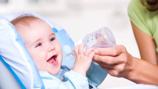 نحوه درمان یبوست نوزاد شیرخوار با این روش های خانگی